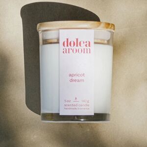NIB Dolca Aroom 5oz Scented Candle - Apricot Dream